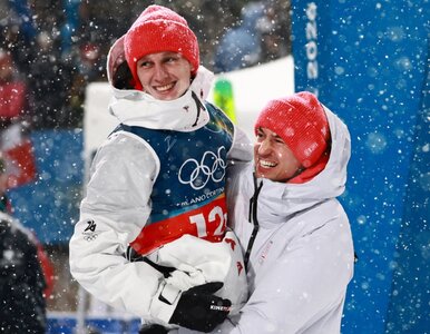 Miniatura: Kamil Stoch pożegnał się z podniesionym...