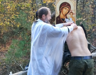 Miniatura: Chrzest w workach na ciała. Rosyjski...