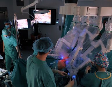 Miniatura: Roboty chirurgiczne podbijają Polskę....