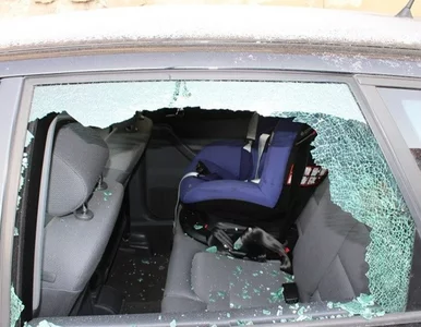 Miniatura: Zatrzasnęła dziecko w rozgrzanym aucie....