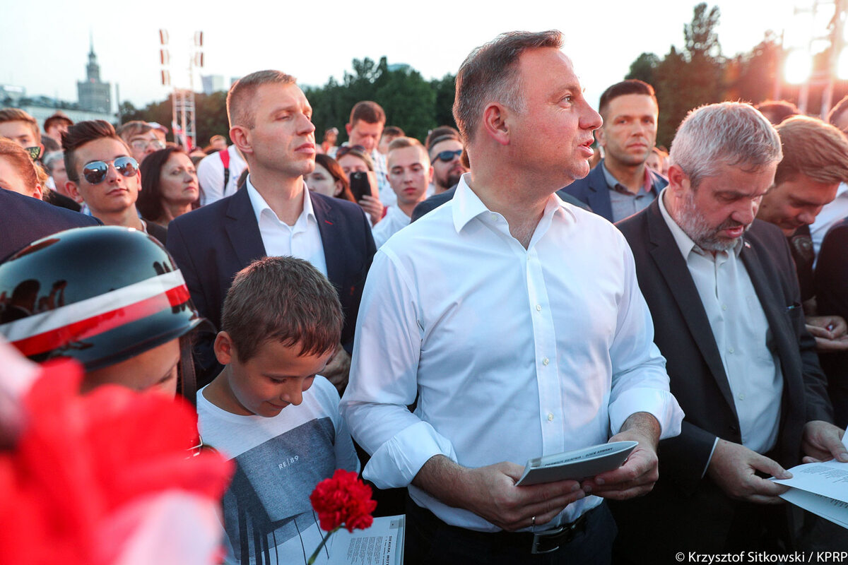 Prezydent Andrzej Duda podczas wydarzenia „Warszawiacy śpiewają (nie)ZAKAZANE PIOSENKI” 