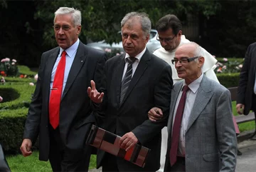 Edmund Wittbrodt (L), Bogdan Lis (C) oraz Jan Lityński (P) (fot. PAP/Piotr Wittman)