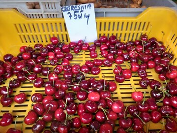 Czereśnie na&nbsp;bazarze
