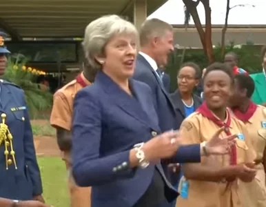 Miniatura: Theresa May dała się porwać do tańca....