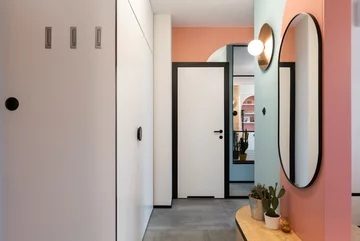 Różowe mieszkanie z miejscem do pracy, projekt KODO KODO, różowe, małe, mieszkanie