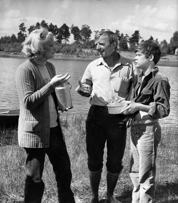 Kadr z filmu „Podróż za jeden uśmiech” 1971. Kadr z filmu „Podróż za jeden uśmiech” w reżyserii Stanisława Jędryki, n/z Alina Janowska, Jerzy Turek, Henryk Gołębiewski.