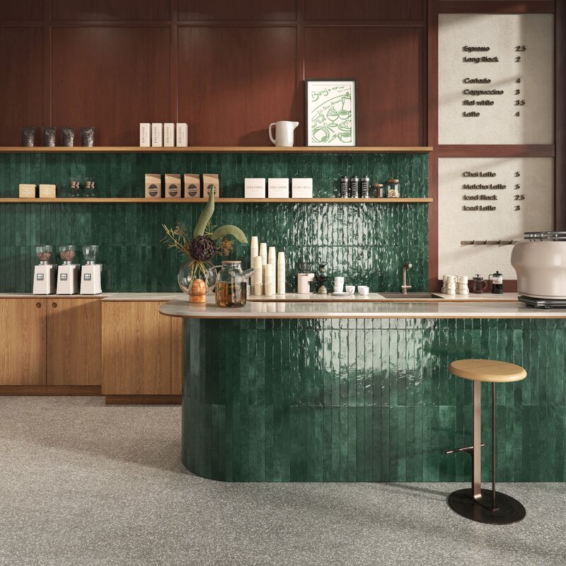 Zaokrąglona wyspa kuchenna wykończona płytkami