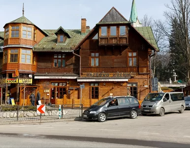 Miniatura: Nieuczciwi taksówkarze „kradną” pasażerów...