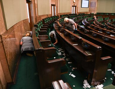 Miniatura: Pracownice Sejmu posprzątały po happeningu...