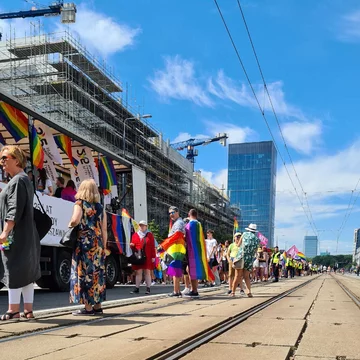 Tłumy ludzi na Paradzie Równości w Warszawie 