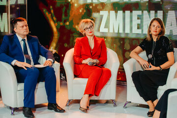 Debata pod&nbsp;tytułem &bdquo;Kobiety w&nbsp;biznesie zmieniają świat&rdquo;