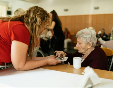 Miniatura: MOPS daje zasiłki, a nie jeden zasiłek....