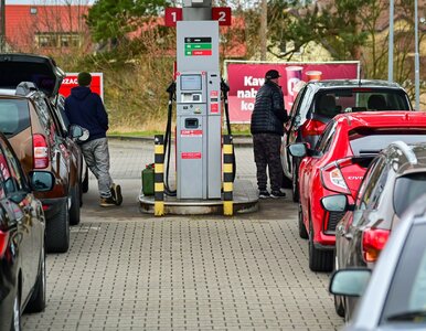 Miniatura: Niemcy ruszyli, „turystyka paliwowa”...