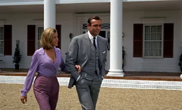 Honor Blackman jako Pussy Galore w filmie „Goldfinger” (1964) 