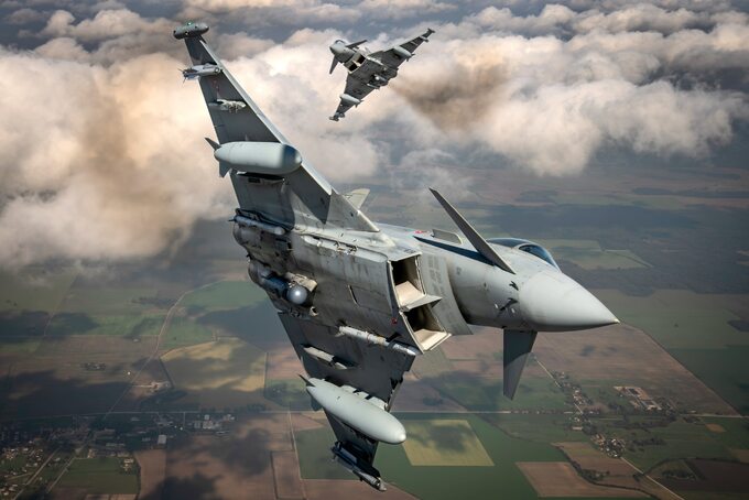 Samoloty Eurofighter są promowane w Polsce przez koncern Leonardo, który jest jednym z członków europejskiego konsorcjum odpowiadającego za ich produkcje i rozwój