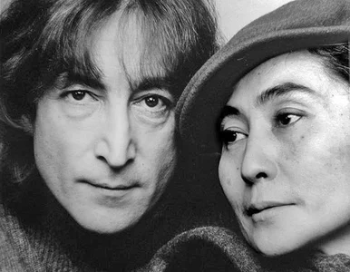 Miniatura: Kultowe okulary Lennona trafiły na aukcję....