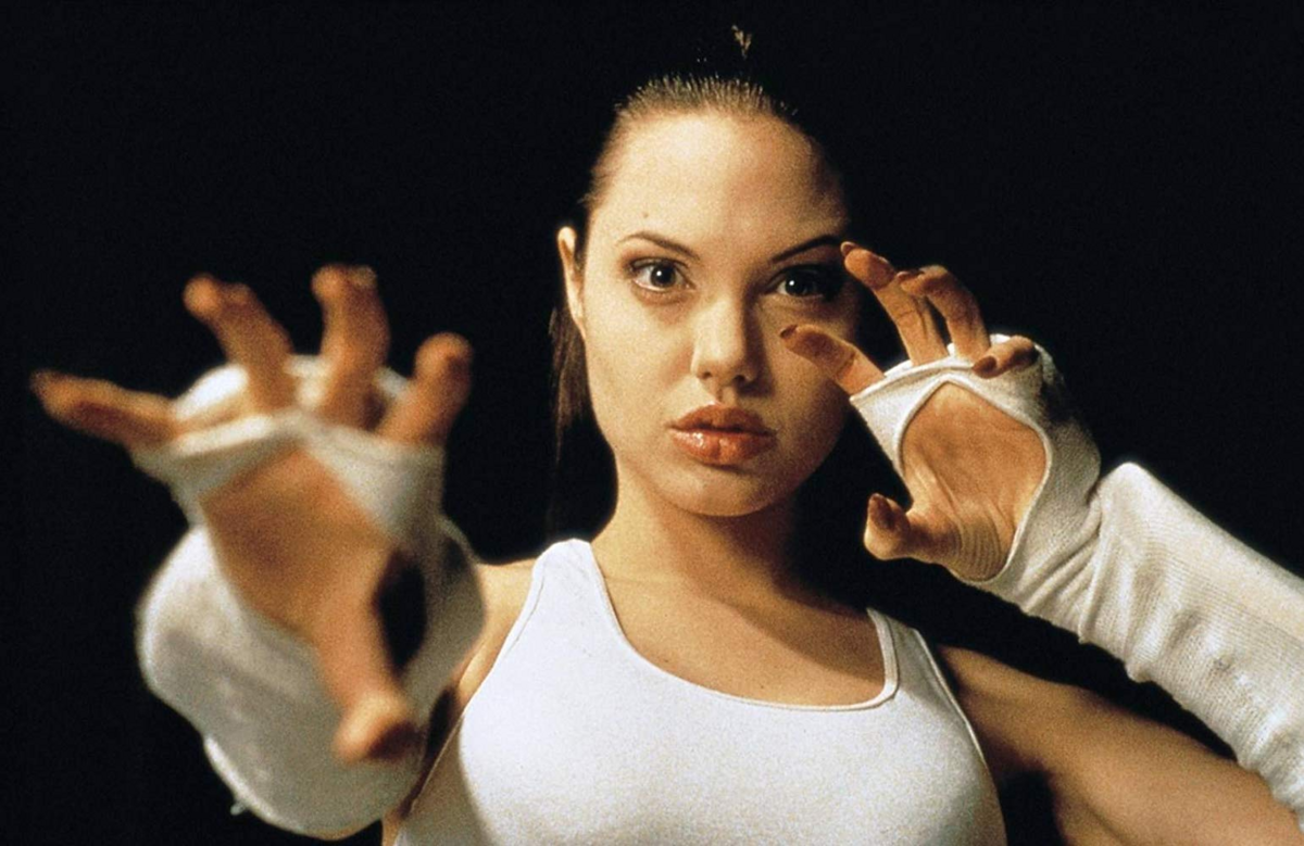 Angelina Jolie w „Cyborg 2: Szklany cień” (1993) 