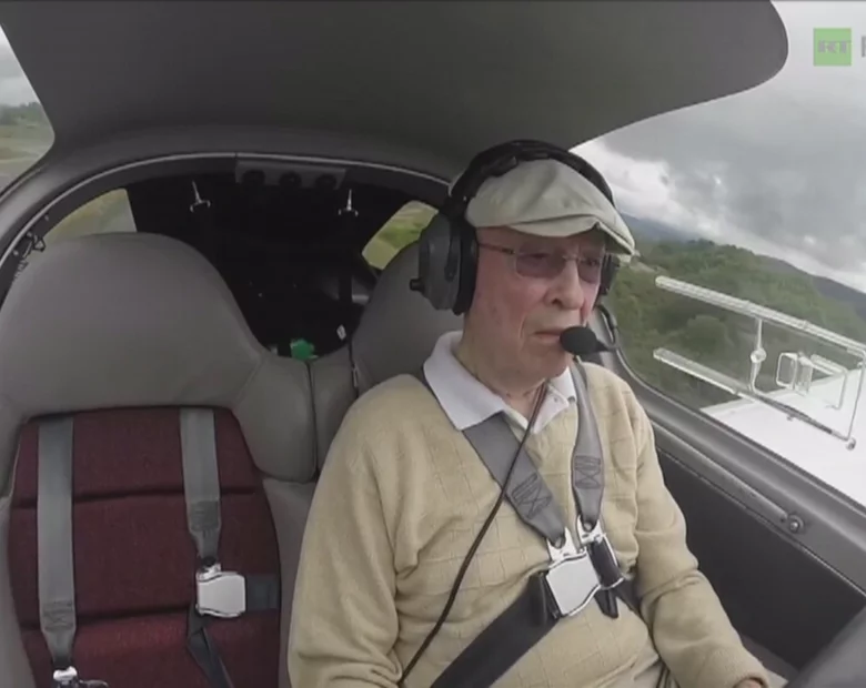 Miniatura: Najstarszy pilot na świecie. Ma 95 lat i...