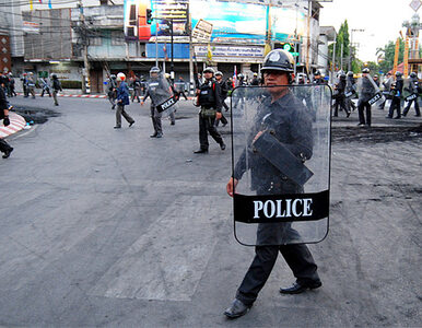 Miniatura: Rząd Tajlandii broni się przed "żółtymi...