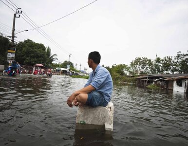 Miniatura: Woda zalewa Bangkok. "Szykujcie się na...