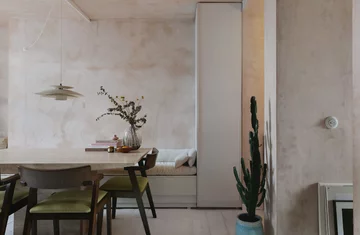 Śródziemnomorski klimat w pochmurnym Londynie, projekt Red Deer downloadfor.press, red deer