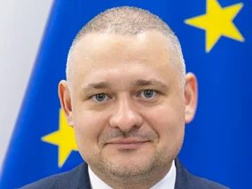 Miniatura: Poseł KO miał przyjąć ponad 1,4 mln zł...