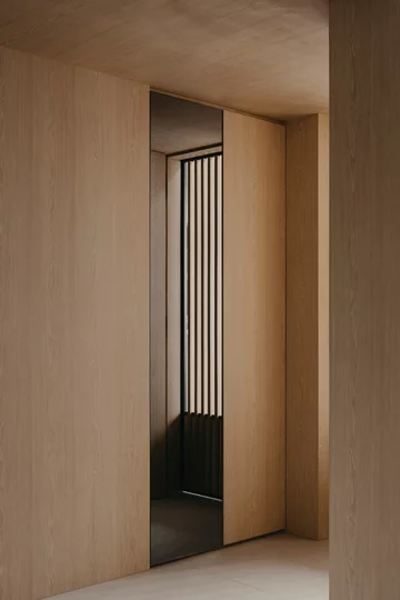 Przytulny minimalizm, projekt wnętrza Right Angle Studio 