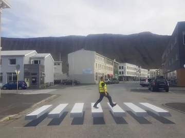 Przejście dla pieszych, które powstaje w Ísafjörður w Islandii 