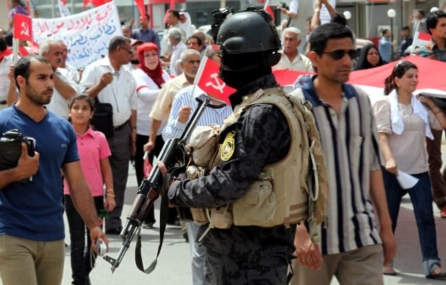 W Iraku 1 maja demonstrowali komuniści... (fot. EPA/ALI ABBAS/PAP)
