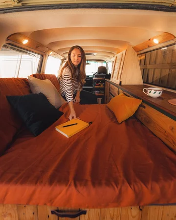 Bus przerobiony na mieszkanie 