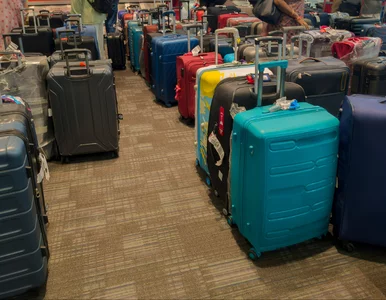 Miniatura: Chaos na europejskim lotnisku. Samoloty...