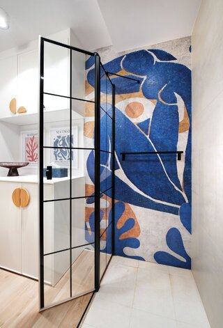 W małym mieszkaniu po babci zamieszkał… Almodóvar!