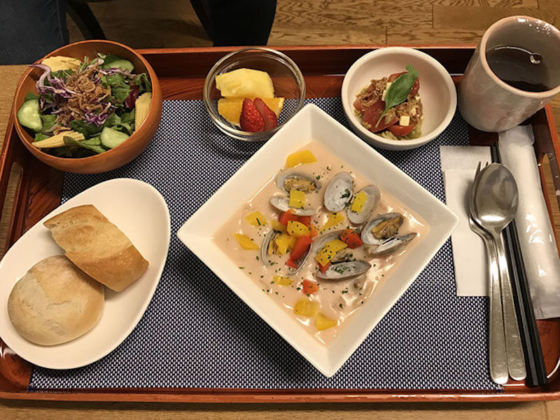 Obiad dla kobiety w szpitalu w Japonii 