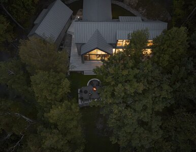 Miniatura: Minimalistyczny dom na klifie, projekt...