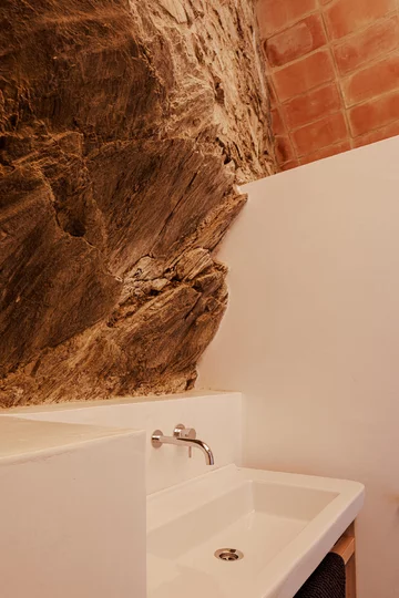 Remont domu rybaka w Hiszpanii, projekt Bea Portabella + Jordi Pagès 