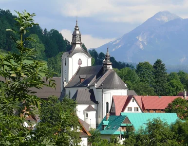 Miniatura: Miał odmawiać pogrzebu „komucha” i rzucać...