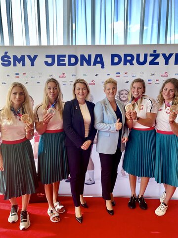Kajakarki: Karolina Naja, Anna Puławska, Justyna Iskrzycka i&nbsp;Helena Wiśniewska w&nbsp;Renaissance Warsaw Airport Hotel