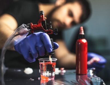 Substancje w tuszach do tatuażu mogą być niebezpieczne. GIS przestrzega...