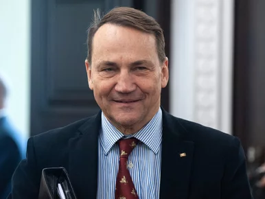 Miniatura: Sondaż. Polacy ocenili Sikorskiego. Ta...