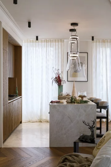 Świąteczny nastrój zaczyna się od architektury wnętrza – dobrze zaprojektowany dom pozwala celebrować Boże Narodzenie wszystkimi zmysłami, bez pośpiechu i bez kompromisów, projekt: Hola Design 