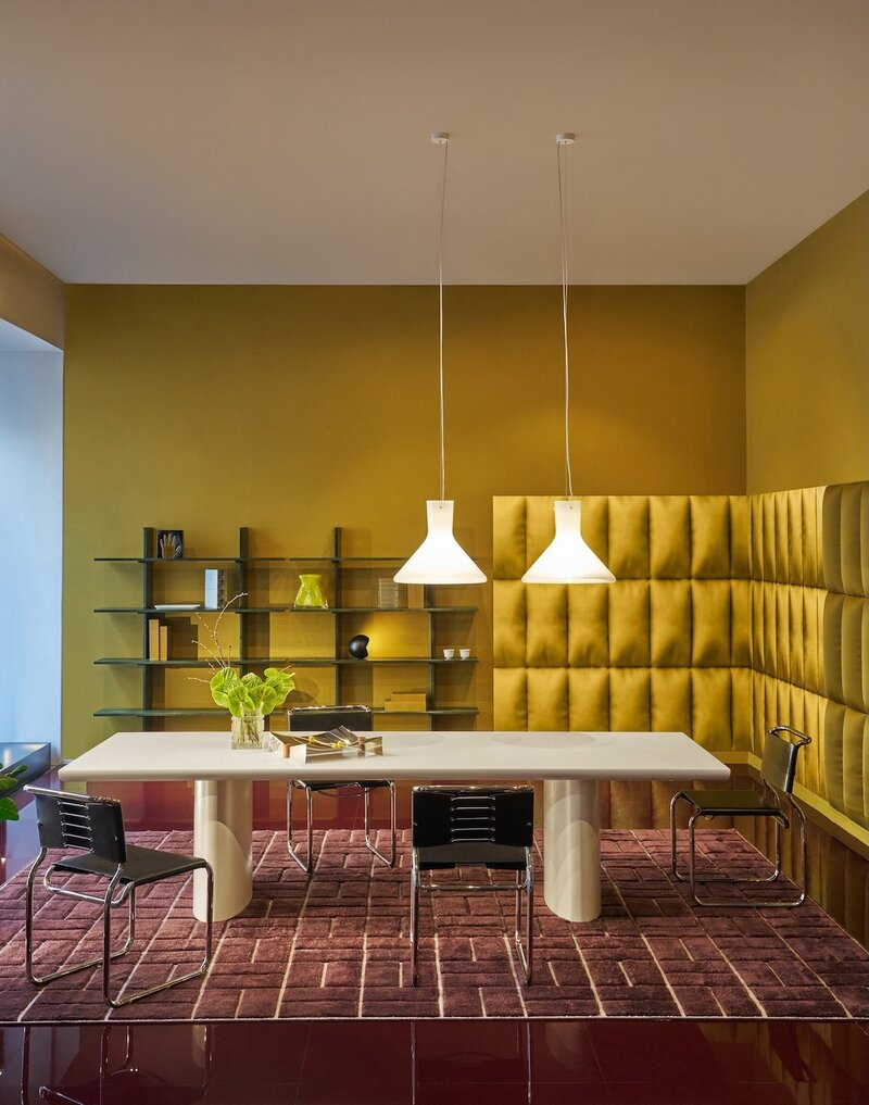 Ekspozycja Cassiny podczas Milan Design Week 2026 pokazała wnętrza budowane światłem, fakturą i&nbsp;emocjonalnym podejściem do&nbsp;designu