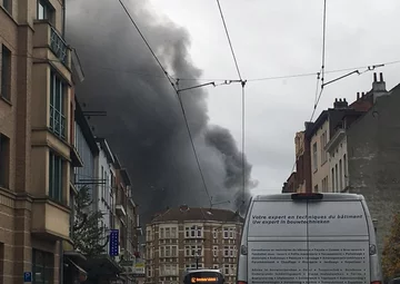 Kłęby dymu nad Brukselą 