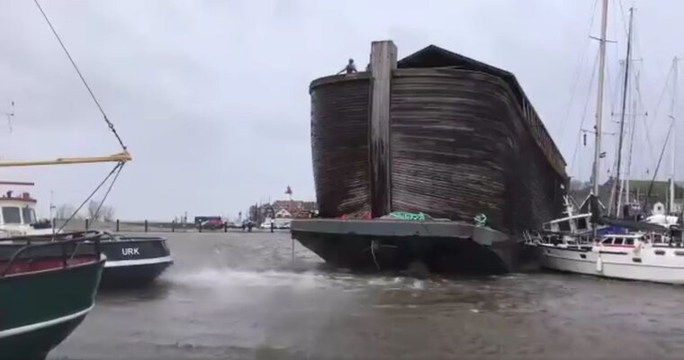 Miniatura: Zniszczenia dokonane przez "Arkę" Aada...