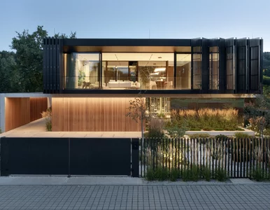 Miniatura: Dom, który znika w naturze. Posiadłość z...