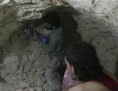 Miniatura: Syryjscy rebelianci... podkopują koszary....