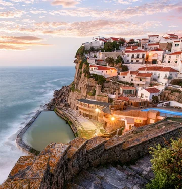 Azenhas Do Mar, Sintra, Portugalia boredpanda.com