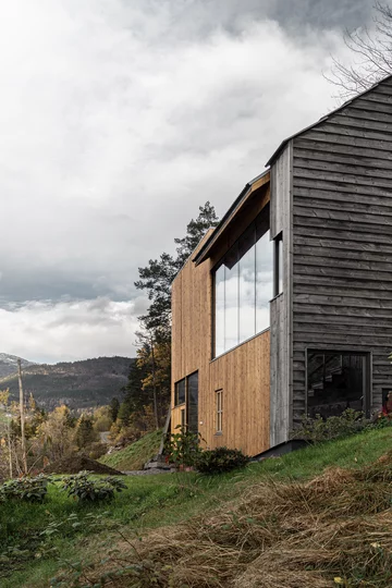 Drewniany dom w Ulvik, proj. Rever & Drage 