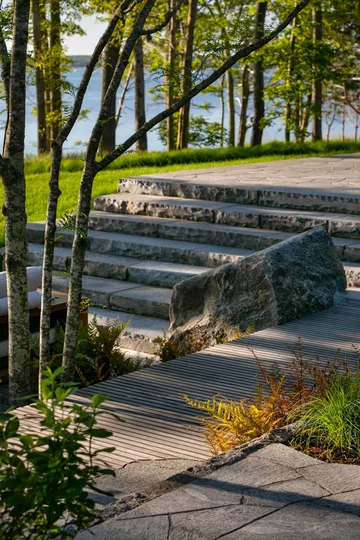 Sag Harbor Bay to nagrodzony projekt, w którym architektura krajobrazu podąża za naturą, a nie z nią rywalizuje 