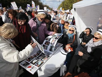 Pielęgniarki przed KPRM (fot. PAP/Paweł Supernak)
