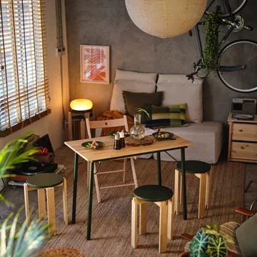 Nowa kolekcja IKEA KOMPISHÄNG powstała z myślą o niewielkich i wynajmowanych mieszkaniach. Meble mają być łatwe do przenoszenia i zmieniać funkcję wraz z potrzebami użytkownika 